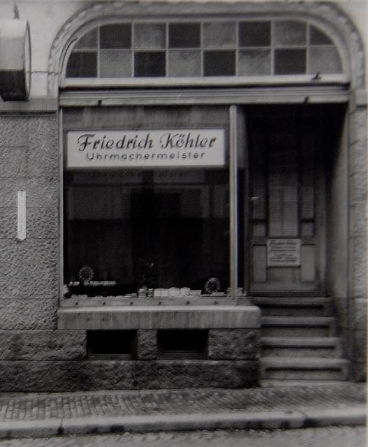Uhrmacher-Werkstatt des Großvaters 1928 in Bergen